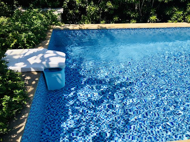 ハイドロテラピープール（プール内に強い水流を作り、エクササイズやマッサージが可能なプール）<br />流れの循環ができていてプールに落ちた葉っぱもこの機械に吸い込まれていくので水はとーっても綺麗なんです(*≧∀≦*)