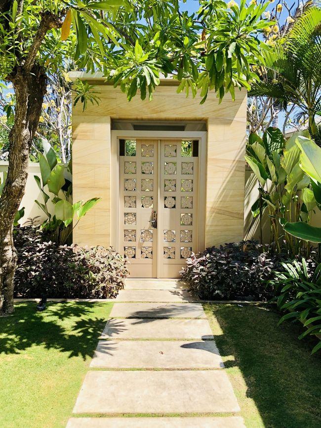 ヴィラの入り口