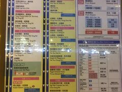 香港に到着！
前回までは香港IDを使ってe道（e-Channel）が使えたけど、
今回はビジターとして窓口へ。
殆ど待たずにイミグレを通過できました。
今回の宿泊ホテル「SAV」までは空港バスを利用しましたが、
運転手の運転が荒すぎて、棚に置いていた私のスーツケースがぶっ飛びました。笑
知らないおじさんが棚に戻してくれたけど、運転のあまりの酷さに車酔い。
蒸し暑いし、気持ち悪いしで初日からぐったり。