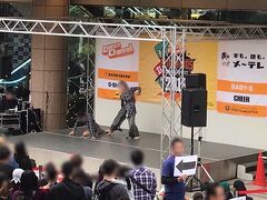 駅前の「ARCHE」ビルの1階ステージではダンスイベントが行われていました。