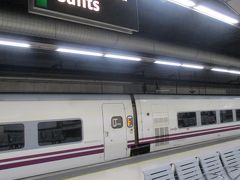 バレンシアから4時間の列車の旅を終え、バルセロナ・サンツ駅に到着です!