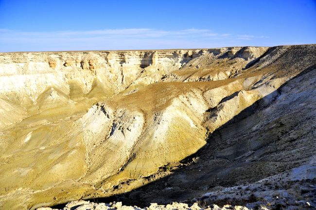ウスチュルト台地に太古の地球を想う３  　　　3日目昼 ウスチュルト台地の核心部を巡る