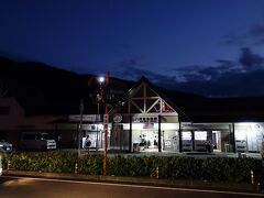 日が沈んだ後の阿波池田駅。
野球で有名な池田高校っぽい学生さんがたくさん。