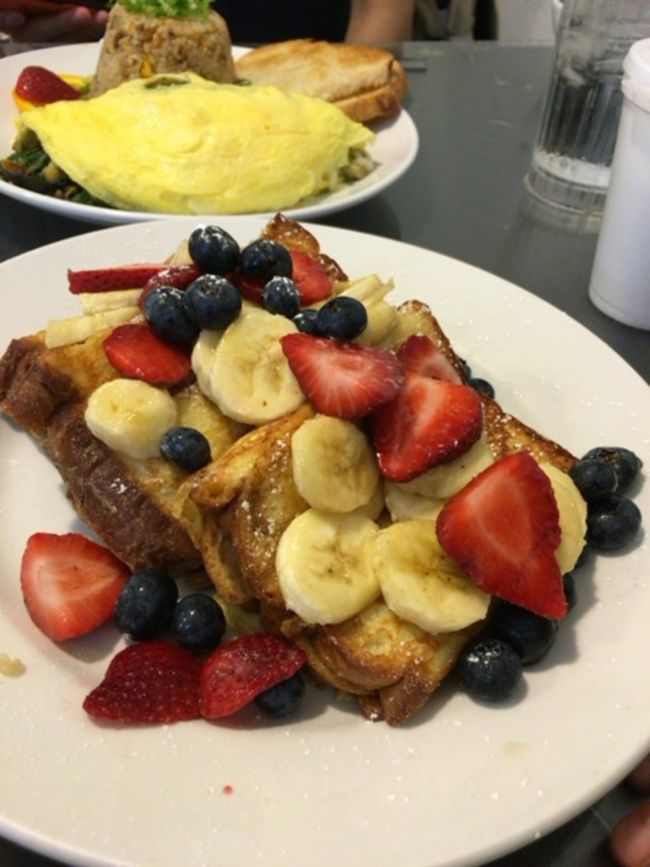 チェックインはまだ出来ないのでJALレインボートロリーに乗って、カパフルまで。<br />スイート・イーズ・カフェへ。<br />くぁ～♡このビジュアル♡