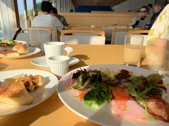 朝食はビュッフェだけど、昨日の小豆島のホテルとは全然違う　(^^;)
全部美味しいです！！