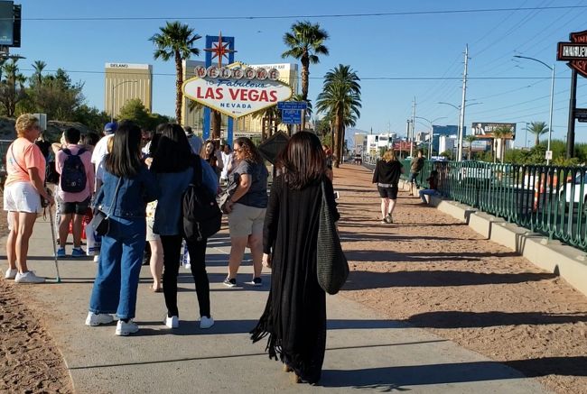 翌日はちょこっとブラブラ観光。<br /><br />サイン見に行ったり、、、