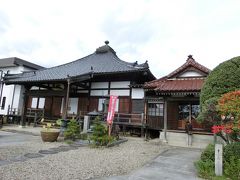 左が本堂で、右が大聖歓喜天堂
寺が建立された当初の本尊は京都より奉られた延命地蔵尊でしたが、江戸中期より大日如来とされます。