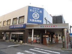 まるさん屋は駅から２～３分の場所にありました。
タクシーの運転手さんやホテルのフロントでも勧めてくれたので（ホテルから歩いて行ける店という前提ですが）はずれはないでしょう。
