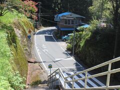 JR飯田線との乗り換え駅である相月駅前バス停で下車します。
駅周辺は民家数軒の小さな駅です。
商店などもありません。
１日の利用者は７人とか。