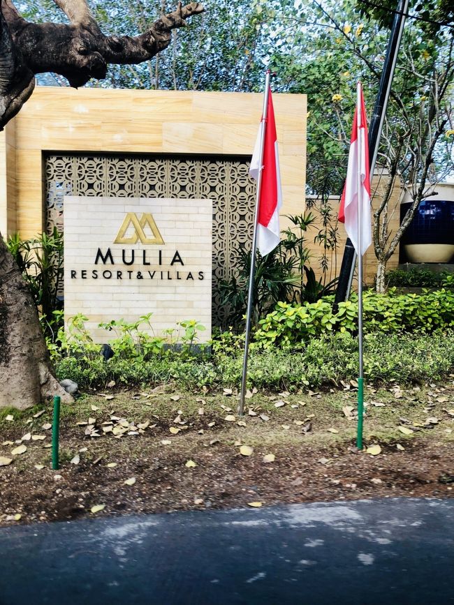 バリ島５日目☆今日からムリア ヴィラスに４日間宿泊します(^^)今回再訪です。<br />リッツ・カールトンをチェックアウトしタクシーで向かいます。だいたい7分くらいです。