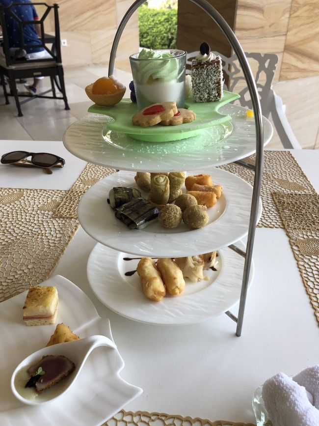 アフタヌーンティー<br />インドネシアンとヨーロピアンの2種類から選べます。<br />これはインドネシアン