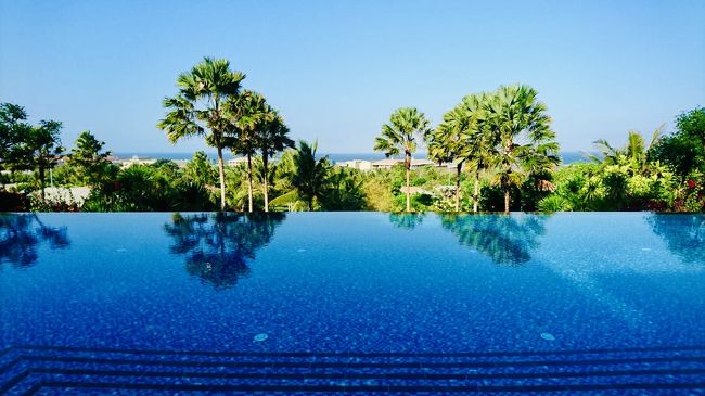  ロビーの前にあるインフィニティプール<br />どのヴィラもプール付きなので入っている方はいつもいなかったです。