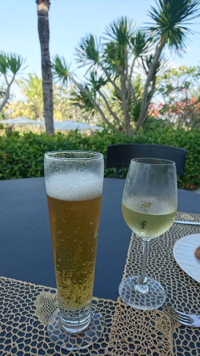 カクテルタイムも始まりますのでアフタヌーンティーを楽しみながらアルコールオーダーできます！ビンタンビールと白ワイン☆<br />もう最高です(*⁰▿⁰*)18:00までフリーで楽しめます♪毎日来ました笑)