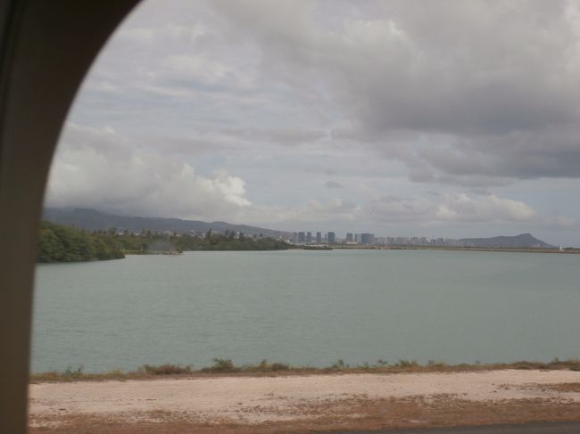 天気が良いととても綺麗なラグーンですが　あいにくの曇り空