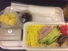 二度目の機内食サービス