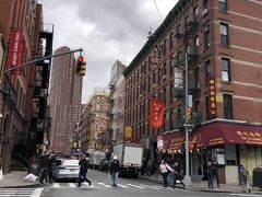 次の目的地はチャイナタウン。

下車して地上に出ると、香港の香りがした。
何かを煮込んでいる あの香り。
そしてジャスミンライスの香り。
あぁ、香港へ行きたいな。