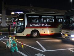 伊丹空港到着、定刻より少し遅れ18：25分頃だった。高速池田付近の渋滞が原因とか・・・この先、終点のOCATには40分の遅延予想とか・・・
旅程にバスを組み込むことはそれなりの余裕が必要・・・いつも感じることだが。
当初、伊丹からの飛行機は19：30分の予約だったが、最終便に変更しておいて正解、ゆっくり食事、ラウンジで出発までの時間を過ごした。

本当は、豊岡の街やJACのATR搭乗が目的だったのだが・・・
まあ、トラブル、アクシデントはつきものなので・・・それなりに楽しんだ1日でした。