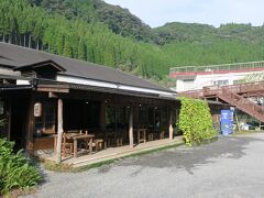 鹿児島空港から近い位置にありながら、周りを山に囲まれたいい温泉です。離島旅では鹿児島空港をよく使うので、また来たいと思います。