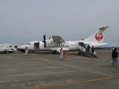 さあ種子島に向かいます。この小さい飛行機を見ると離島に行くんだという実感が沸いてきます。

種子島へは４５分の空の旅です。