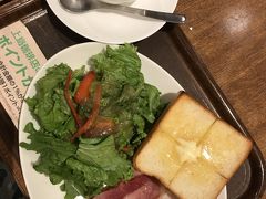 腹ごしらえのモーニングは神戸空港内の上島珈琲店へ。
分厚いトーストに、たっぷりサラダ、半熟目玉焼きで大満足。

LINEクーポン利用で50円引き　￥621