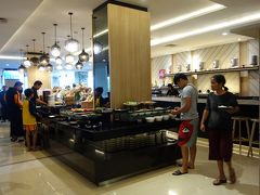 ホテルの朝食会場
バイキング形式で美味しくいただきました。