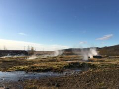 いろんなところから蒸気が立ち込めて温泉街の趣・・・っと日本人的な発想だなぁと思いつつ、