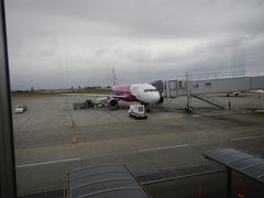 この日東北地方は雨。
視界も悪く着陸まで少し揺れましたが無事到着。