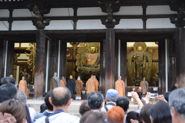 中央は「廬舎那仏坐像」　　　　　<br /><br />右は「薬師如来立像」　　　　　<br /><br />左は「千手観音菩薩立像」<br />