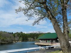 これが「鏡ヶ池」ですね。
なかなかイイ風景じゃあないですか！