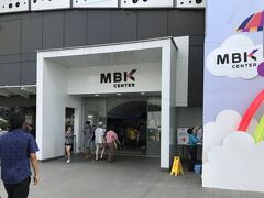 ２日目 午後
BTS を利用して
ナショナルスタジアム駅に戻って来た
「MBK CENTER」 に行く