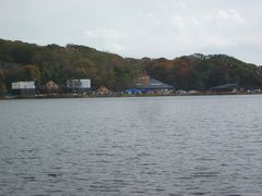 白老のポロト湖に来ました～、ポロト公園が閉鎖になりました。

対岸のアイヌ民族博物館も閉鎖で、現在新しく国立のアイヌ民族共生象徴空間施設を建設中でした。
見るからに規模の大きなものですよ～。