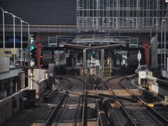 　新大阪駅停車、新幹線乗り換えです。