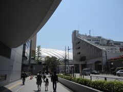 信号を渡って、東京ドーム方面へ。

突き当りを右折。

まっすぐ進み、公園を左折。