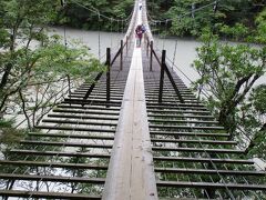 最初の塩郷の吊橋の方が怖かったので、ここはあっけなく渡った。