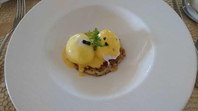 クラブケーキヴェネディクト“ブラック・タイ“<br />ポーチドエッグとかに身のコロッケ<br />これもめちゃ美味しい♪