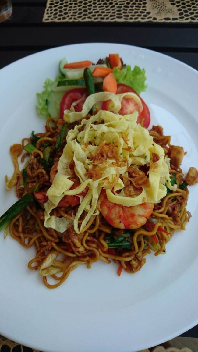 ４日目朝食<br />インドネシア風焼きそば”ミーゴレン”