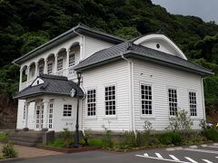 なんと、島津藩の御紋のスタバです！登録有形文化財の建物を使っているのですが、この日は、磯地区は台風の影響でお店はどこも午後からやっと開けられる状態だそうで、中に入れませんでしたが。