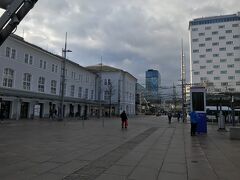 ザルツブルク中央駅到着。本当はこのあとすぐSバーンに乗ってFucking村に行く予定だったけど急遽変更。ザルツブルク市内徘徊を先に済ませちゃいます。