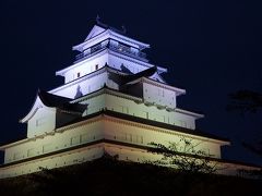 鶴ヶ城
入場時間ぎりぎりに到着したと思ったら、今日は夜間開放とのことだった。