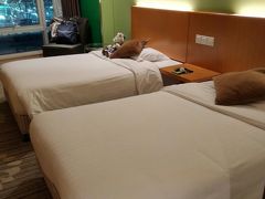 上海到着は午前0時過ぎ

今日は空港直結のホテルで一泊し、
明日の朝移動します。
