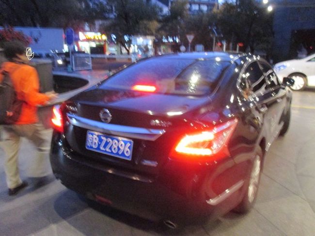 ここのホテルは黒塗りのいいタクシーを使ってますョ。<br />６：２５出発。<br />