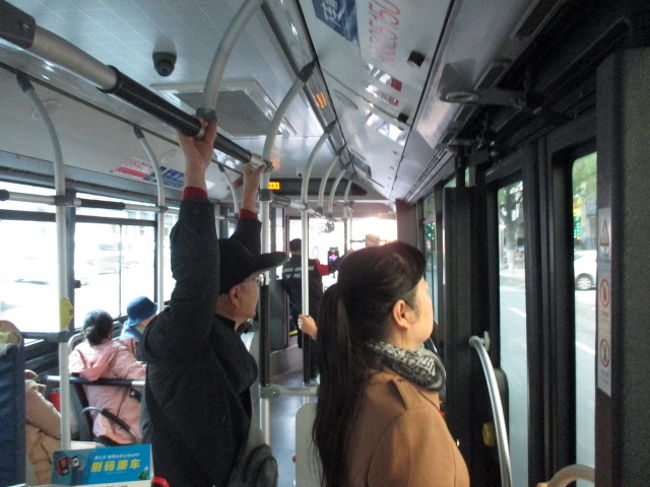 １人２元、２人４元。<br />小銭不足で５元支払い。<br />おつりは出ません。