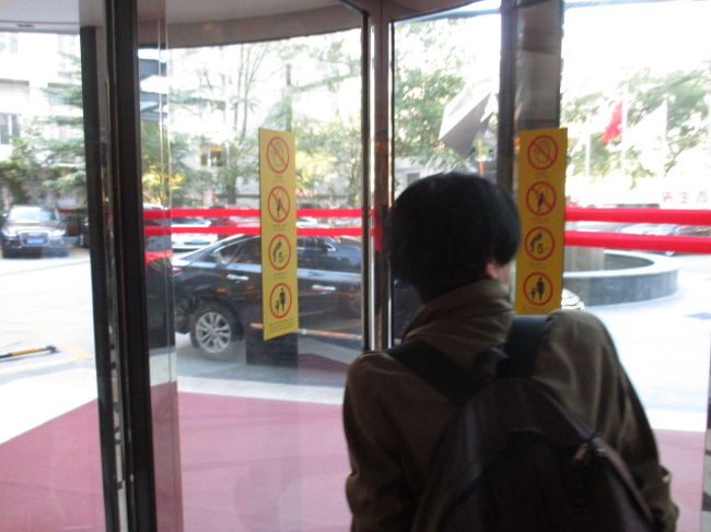 チェックアウト。込々で６９５元（１０．９００円）カード払い。<br />ここ、よかったです～。<br /><br /><br />