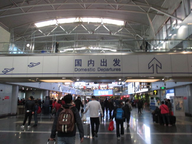 中国東方航空の上海乗り継ぎで羽田まで。<br />DELTAのマイルでとりました。<br />２人で、35000マイルと諸税14500円。