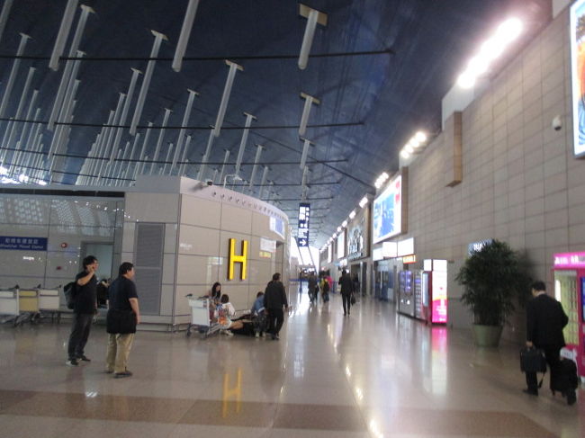 一旦、外へ出てから国際線の出発に再入場。