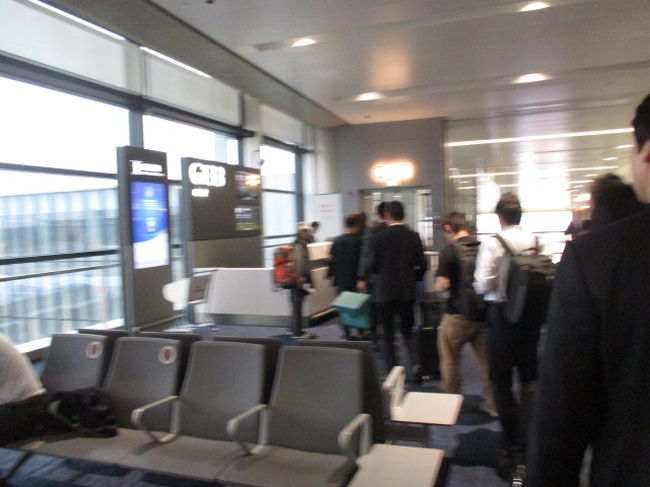 羽田便の搭乗開始。