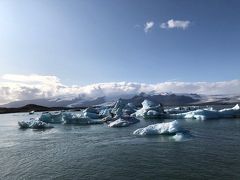 ヨークルスアゥルロゥン氷河湖に着きました