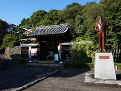 パブロフの犬の様に宇和島に来たら城を目指したくなります。
児島惟謙のある上り立ち門から天守を目指します。