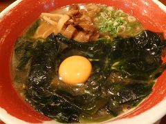 お昼はまた徳島ラーメンにしました。麺王というお店が
とても混んでいたので入りました。
徳島ラーメン480円＋トッピング生卵50円でした。
やはり味は濃かったです。