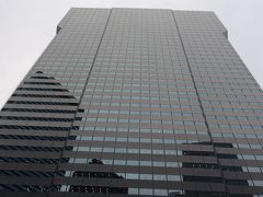 　新宿アイランドタワーを訪れました。私的なことですが実は東京を訪れたのは美容外科手術目的なんです…飛行機に乗ることと同じくらいメインの目的でした。
　それにしても新宿の高層ビルは高いこと高いこと…（田舎者丸出し）